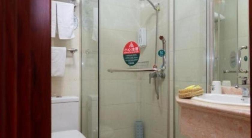 Hotel Greentree South Railway Station Xujiahui Stadium Subway Station Shell 3*