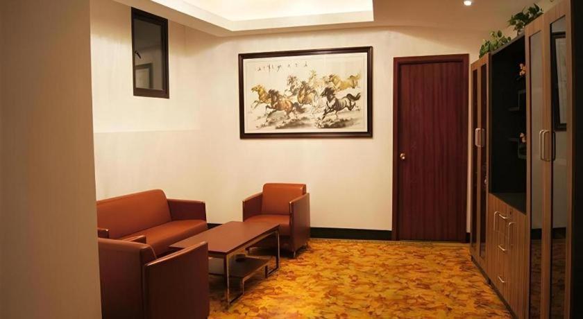 Hotel Greentree South Railway Station Xujiahui Stadium Subway Station Shell 3*