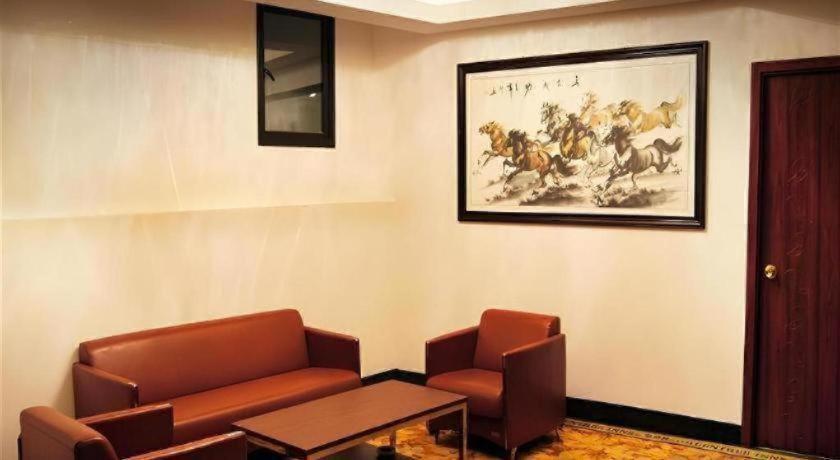 Greentree South Railway Station Xujiahui Stadium Subway Station Shell Hotel 3*
