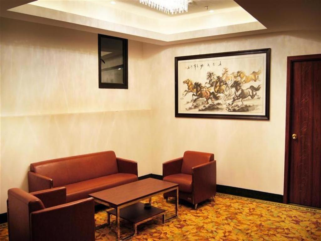 Greentree South Railway Station Xujiahui Stadium Subway Station Shell Hotel